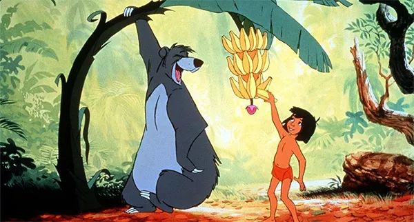 Escena de la película de Disney El Libro de la Selva, con Baloo y Mowgli