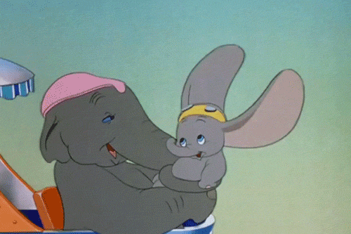 Imagen de la película clásica de Disney Dumbo con su mamá